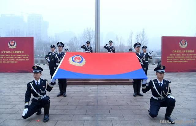 市公安局隆重举行庆祝第二个“中国人民警察节”升旗仪式-4.jpg