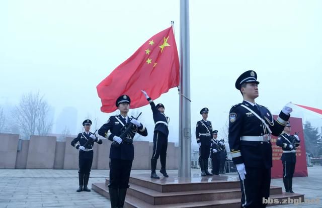 市公安局隆重举行庆祝第二个“中国人民警察节”升旗仪式-3.jpg
